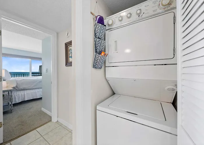 Waterview With Shared Pool Panoramic Balcony Views And Wifi Holiday home *